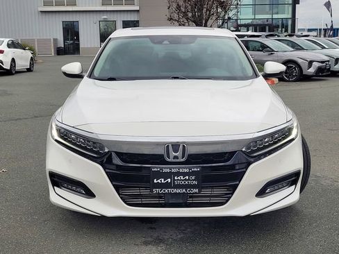 Used 2018 Honda Accord Touring image 2