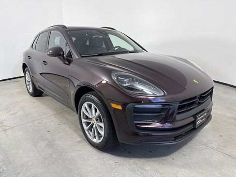 Certified 2025 Porsche Macan AWD/4WD image 9