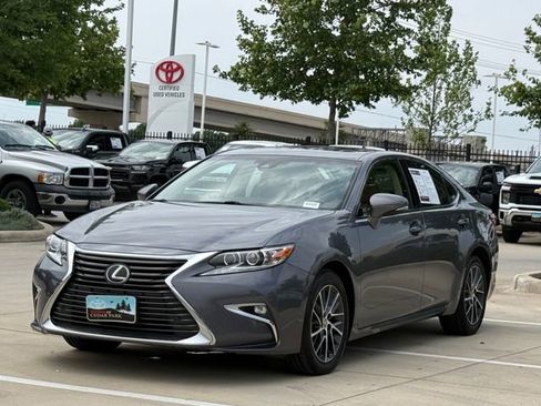 Used 2017 Lexus ES 350 w/ Luxury Package FWD image 6