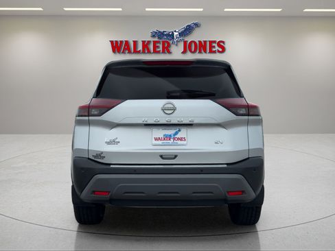Used 2023 Nissan Rogue SV w/ SV Premium B Package image 4