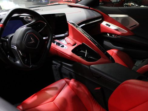 Used 2022 Chevrolet Corvette Stingray Preferred Cpe w/ Z51 Performance Package RWD image 4
