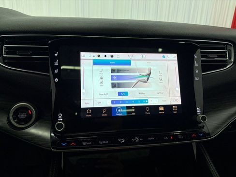 Used 2023 Jeep Wagoneer Series III w/ Premium Group I AWD/4WD image 32