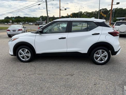 Used 2022 Nissan Kicks S FWD image 18