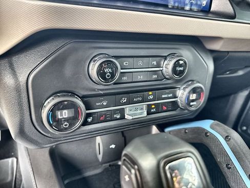 Used 2023 Ford Bronco Wildtrak image 27