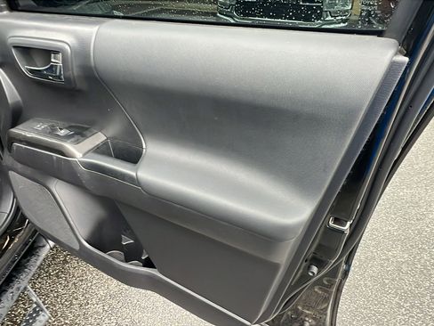 Used 2022 Toyota Tacoma TRD Sport image 18