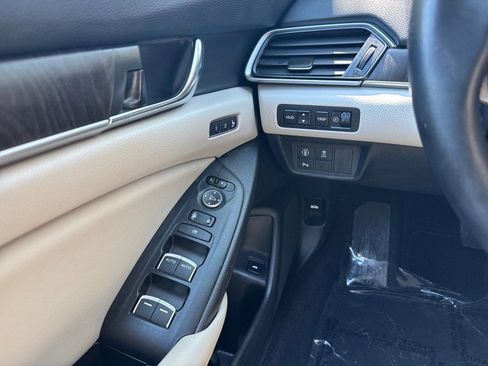 Used 2019 Honda Accord Touring image 10
