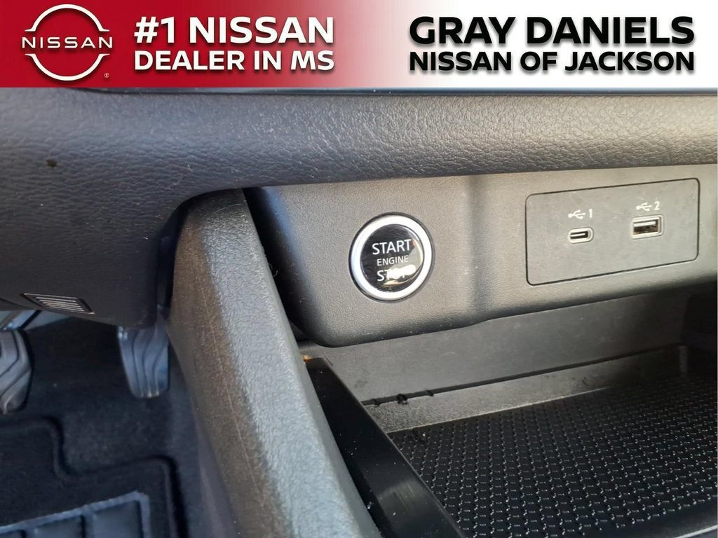 Used 2023 Nissan Rogue SV w/ SV Premium B Package FWD image 16