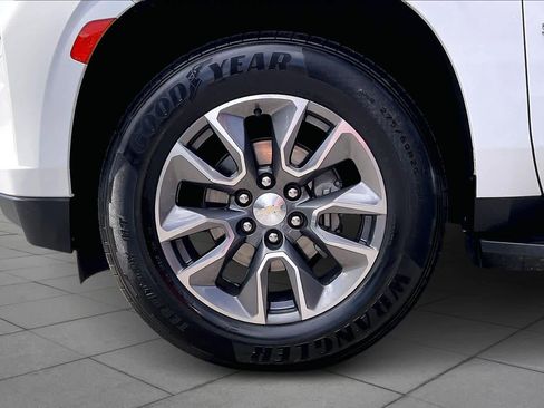 Used 2022 Chevrolet Suburban LT w/ Luxury Package image 10
