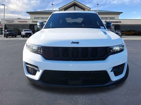 New 2025 Jeep Grand Cherokee Altitude image 2