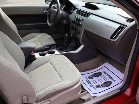 Used 2010 Ford Focus SES FWD image 17