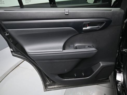 Certified 2025 Toyota Highlander XSE image 30