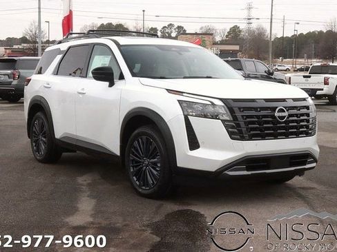 New 2026 Nissan Pathfinder SL w/ SL Premium Package AWD/4WD image 1