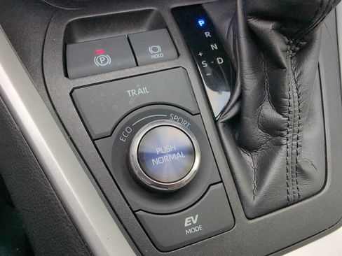 Certified 2022 Toyota RAV4 XSE AWD/4WD image 39