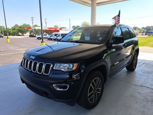 Used 2020 Jeep Grand Cherokee Laredo w/ Quick Order Package 2BN North AWD/4WD image 3