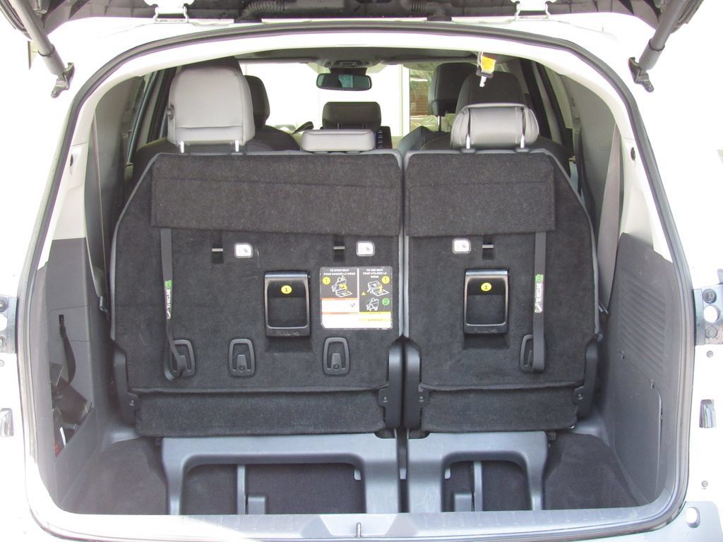 Certified 2024 Toyota Sienna XLE FWD image 22