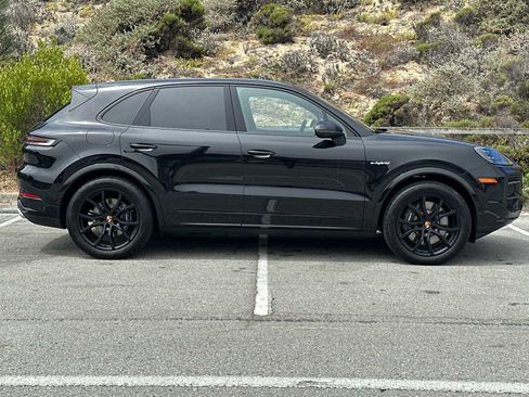 Certified 2025 Porsche Cayenne E-Hybrid image 9