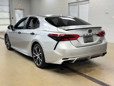 Used 2019 Toyota Camry SE w/ Convenience Package FWD image 7