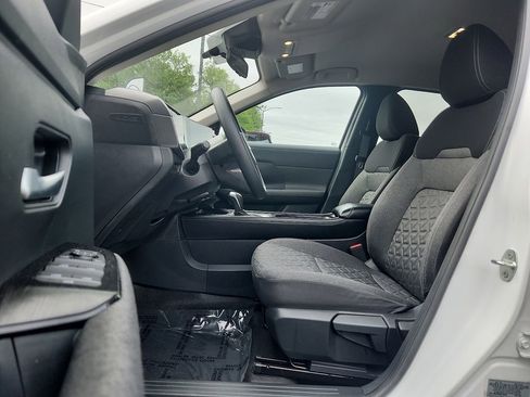Certified 2025 Nissan Kicks SV AWD/4WD image 14