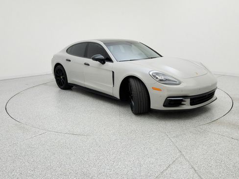 Used 2018 Porsche Panamera 4S image 3