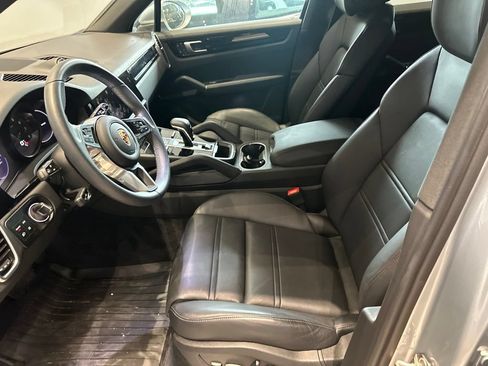 Certified 2023 Porsche Cayenne AWD/4WD image 2