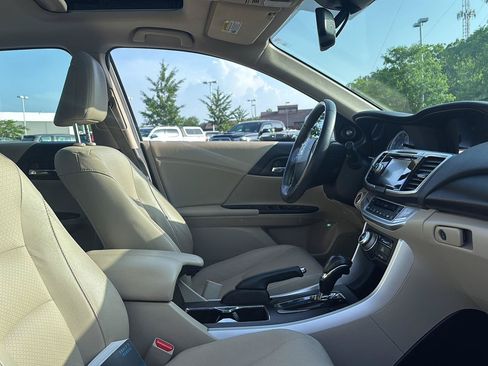 Used 2015 Honda Accord Touring image 15
