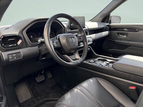 Certified 2025 Honda Pilot TrailSport image 16