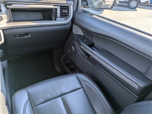 Certified 2024 Ford Expedition XLT image 16