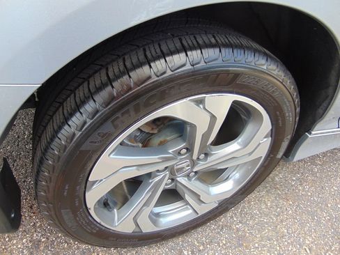 Used 2020 Honda Accord EX image 28