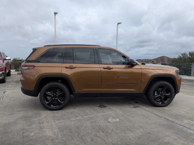 New 2026 Jeep Grand Cherokee Limited w/ Limited Altitude Package AWD/4WD image 3