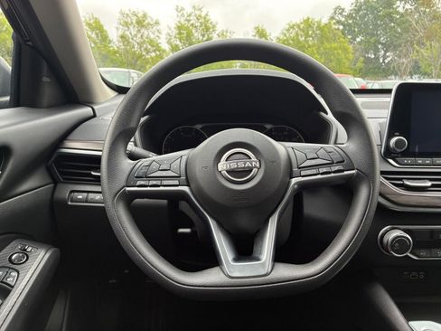 Used 2025 Nissan Altima 2.5 SV image 27