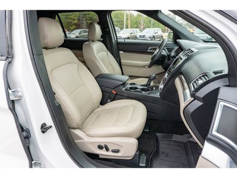 Used 2019 Ford Explorer Limited w/ Ford Safe & Smart Package image 19