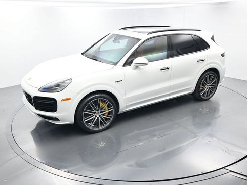 Certified 2022 Porsche Cayenne Turbo S image 38