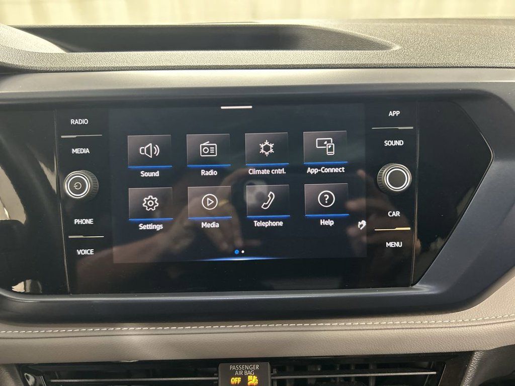 Certified 2024 Volkswagen Taos SE w/ Panoramic Sunroof Package AWD/4WD image 14