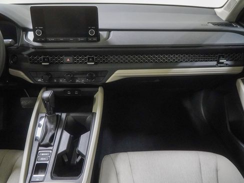 Certified 2025 Honda Accord SE image 31