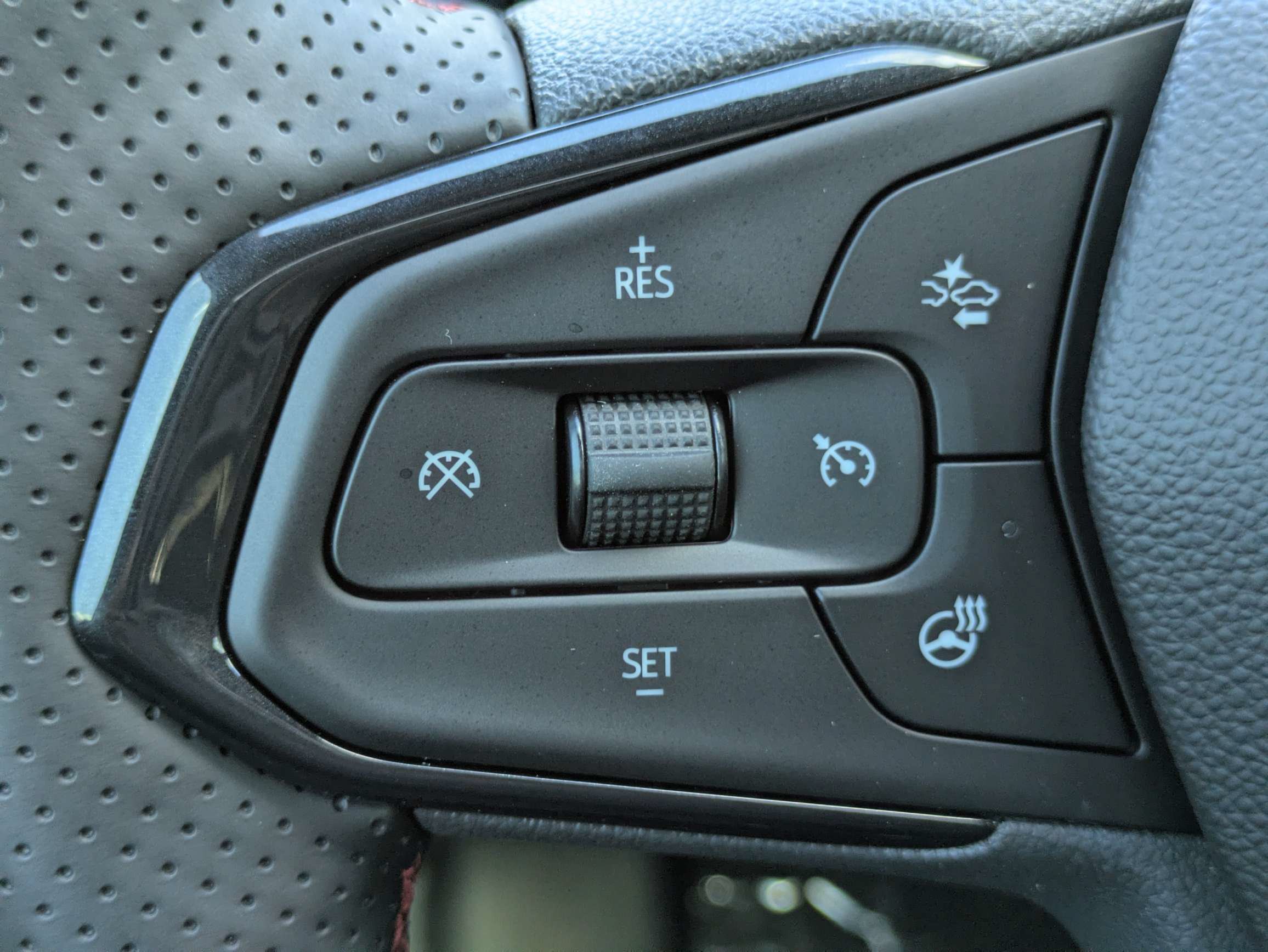New 2026 Chevrolet Trax RS w/ Sunroof Package FWD image 15