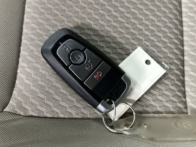 Used 2023 Ford Explorer XLT AWD/4WD image 32