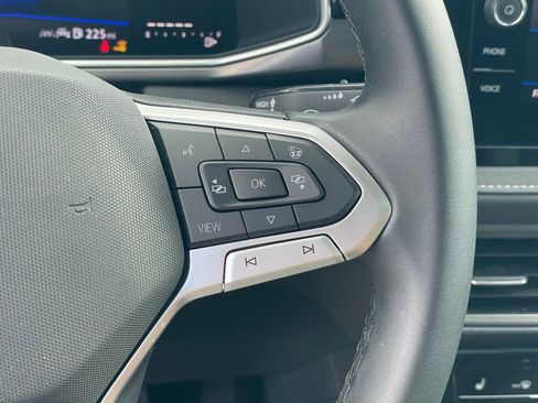 Certified 2025 Volkswagen Taos SE image 13