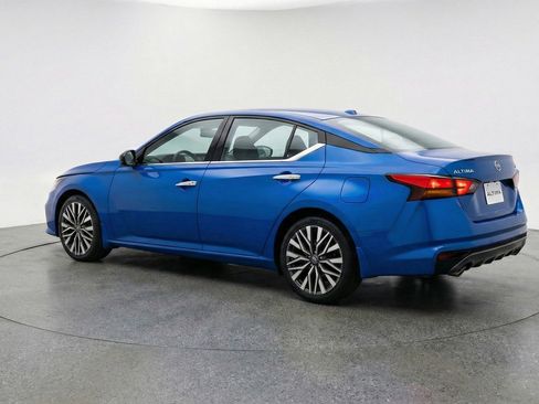 Used 2025 Nissan Altima 2.5 SV image 6