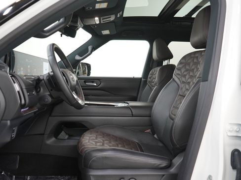 Used 2025 Nissan Armada Platinum AWD/4WD image 25