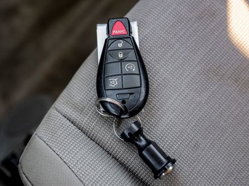 Used 2011 Jeep Grand Cherokee Laredo w/ Security & Convenience Group image 49