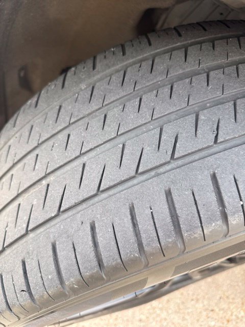Used 2024 Ford Explorer XLT RWD image 4