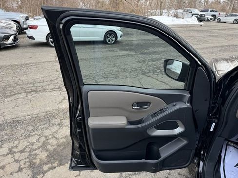 Used 2022 Nissan Frontier SV image 10