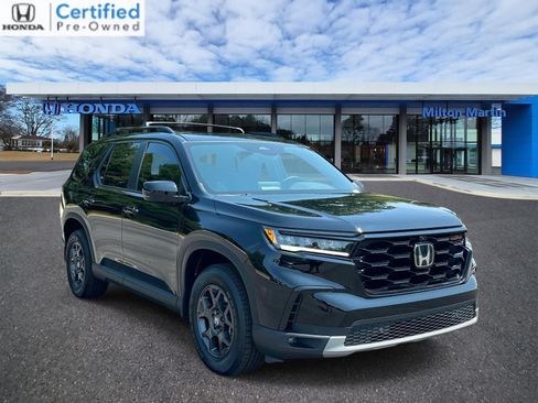 Certified 2025 Honda Pilot TrailSport image 1