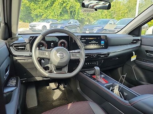 Used 2025 Nissan Kicks SR w/ SR Premium Package AWD/4WD image 15