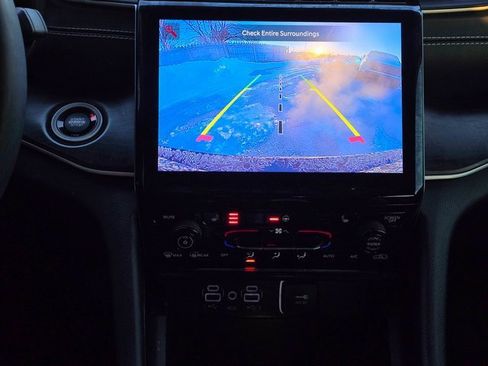 Used 2023 Jeep Grand Cherokee L Limited image 19