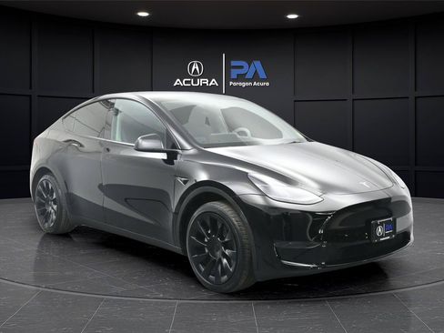 Used 2024 Tesla Model Y 2WD image 26
