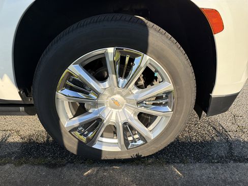 Used 2021 Chevrolet Suburban High Country AWD/4WD image 12