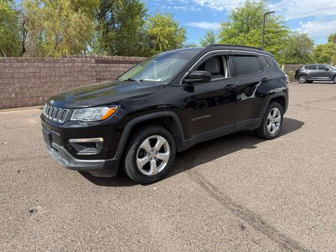 Used 2018 Jeep Compass Latitude w/ Popular Equipment Group AWD/4WD image 1