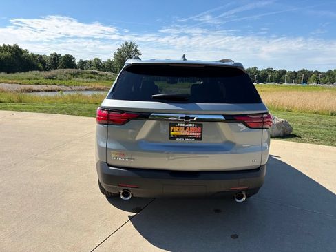 Used 2023 Chevrolet Traverse LT FWD image 8