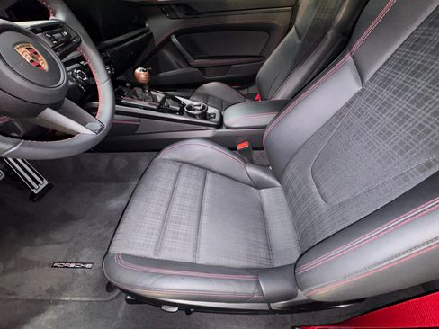 Used 2025 Porsche 911 Carrera T RWD image 17